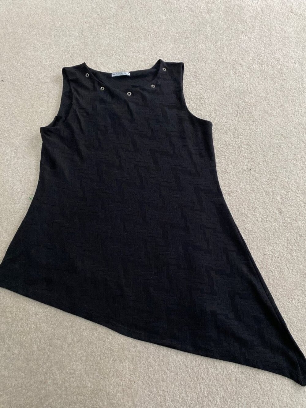 Mesmerize Beautiful A Symetrical Tunic Sleevless Top Med. Black Gromets at Neck